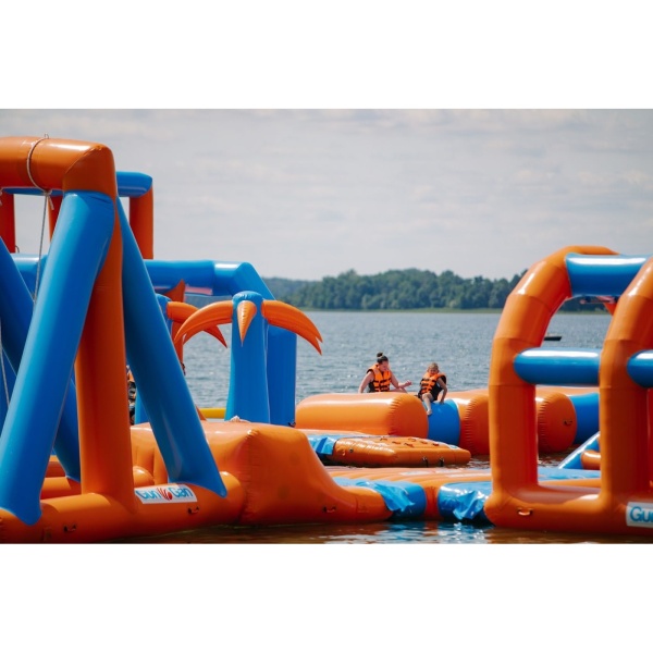 Aufblasbarer Wasserpark Zeta (32 x 30 m)