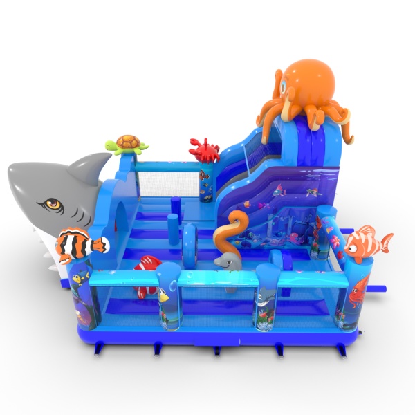 Aufblasbarer Spielplatz im Motiv Meer